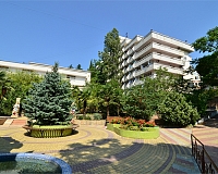 Санаторий Киев в Алуште, вид снаружи Санаторий Киев (Алушта)