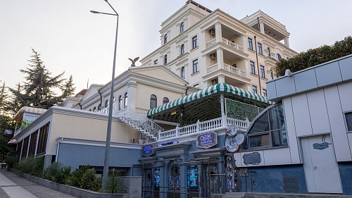 Отель Страж Империи Алушта - официальный сайт