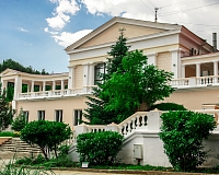 Санаторий Алушта в Алуште, вид снаружи Санаторий Алушта (Алушта)