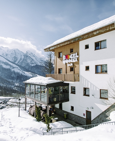 Отель «Boogel Woogel Bar & Hotel» Роза Хутор (Красная Поляна)